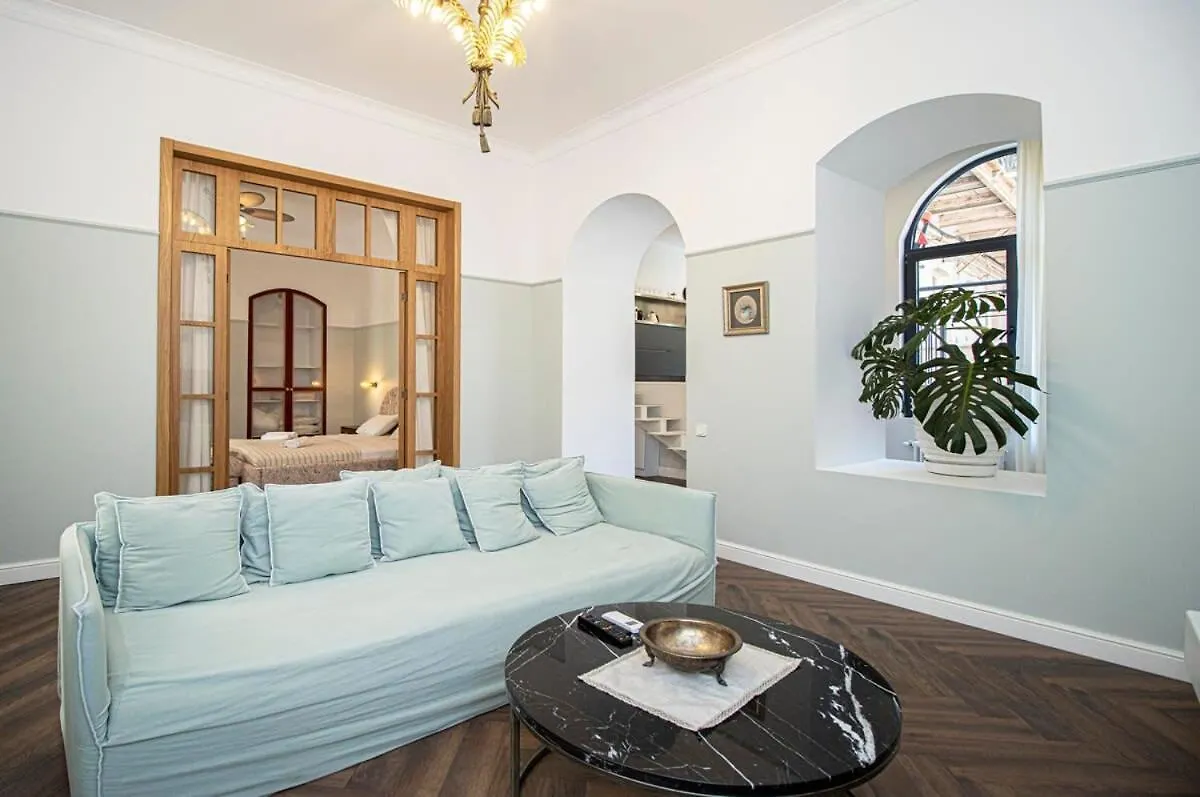 Chic 1Br Sololaki Center Retreat - By Wehost Διαμέρισμα Τυφλίδα