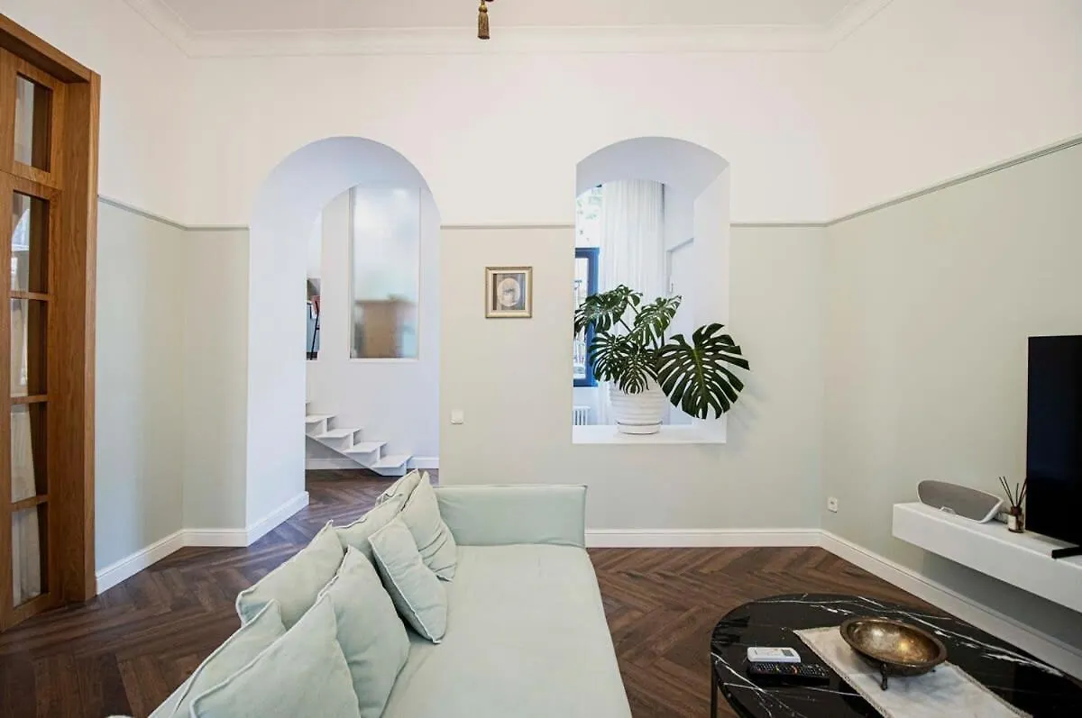 Chic 1Br Sololaki Center Retreat - By Wehost Διαμέρισμα Τυφλίδα