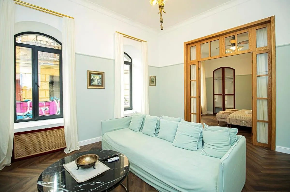 Chic 1Br Sololaki Center Retreat - By Wehost Διαμέρισμα Τυφλίδα