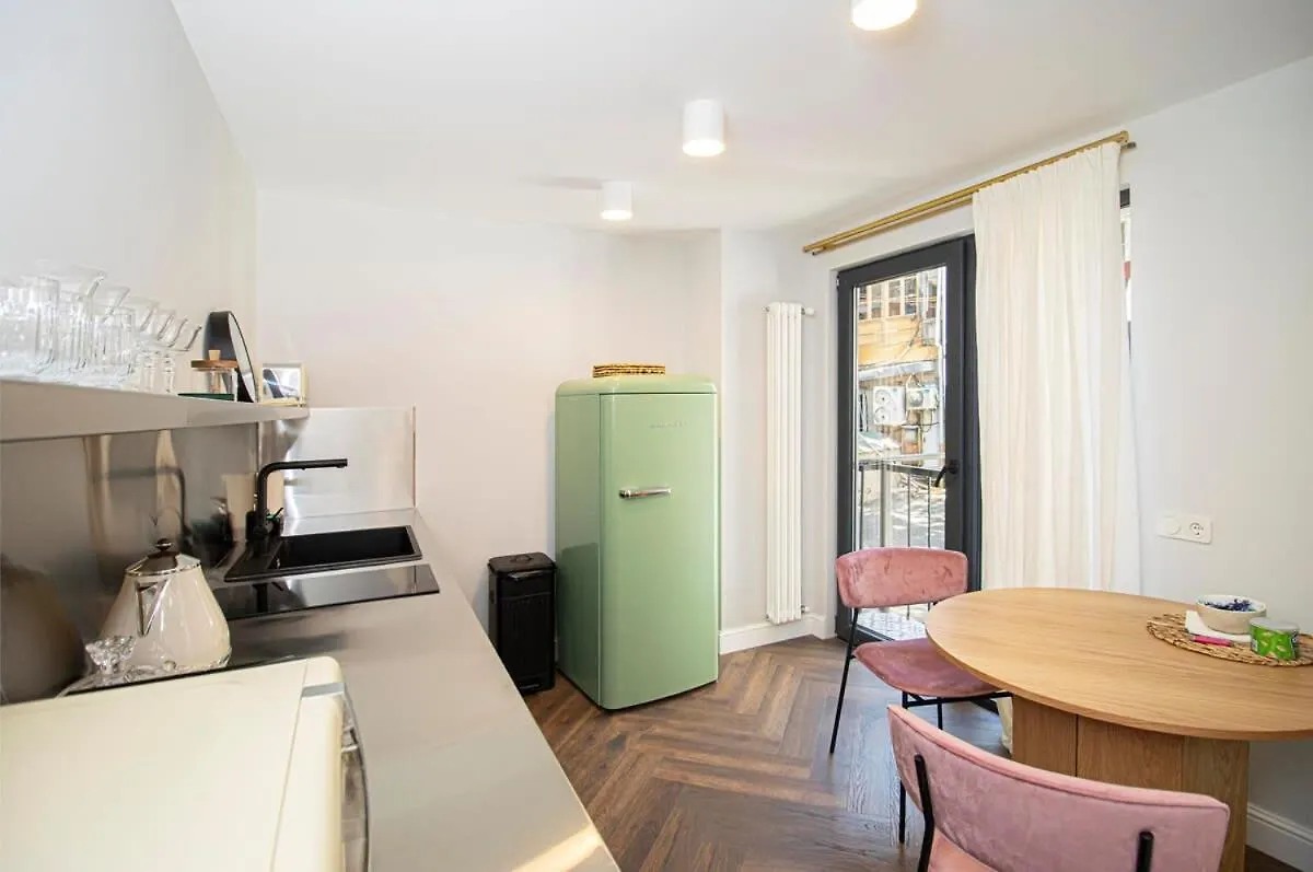 Chic 1Br Sololaki Center Retreat - By Wehost Διαμέρισμα Τυφλίδα