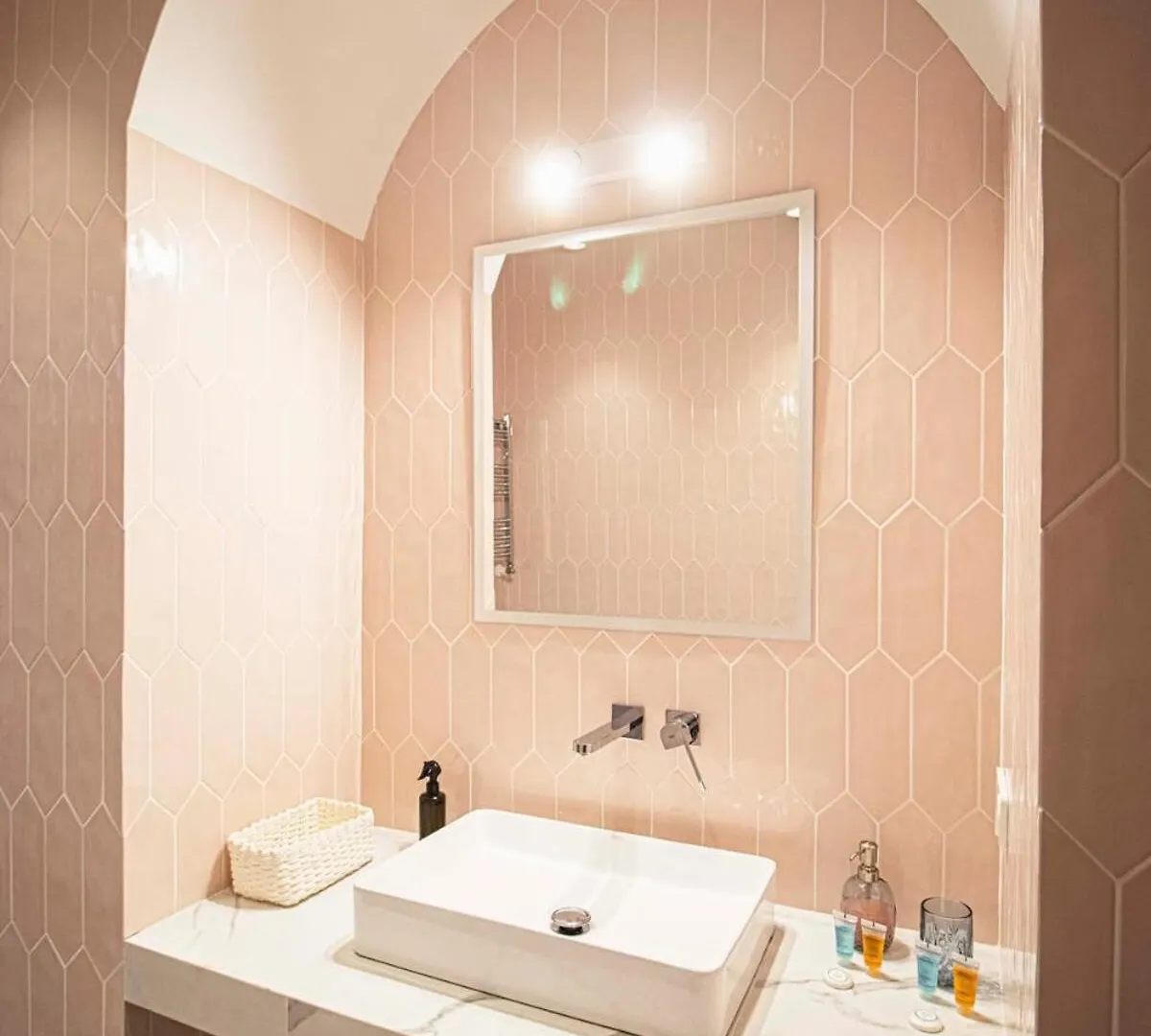 Chic 1Br Sololaki Center Retreat - By Wehost Διαμέρισμα Τυφλίδα