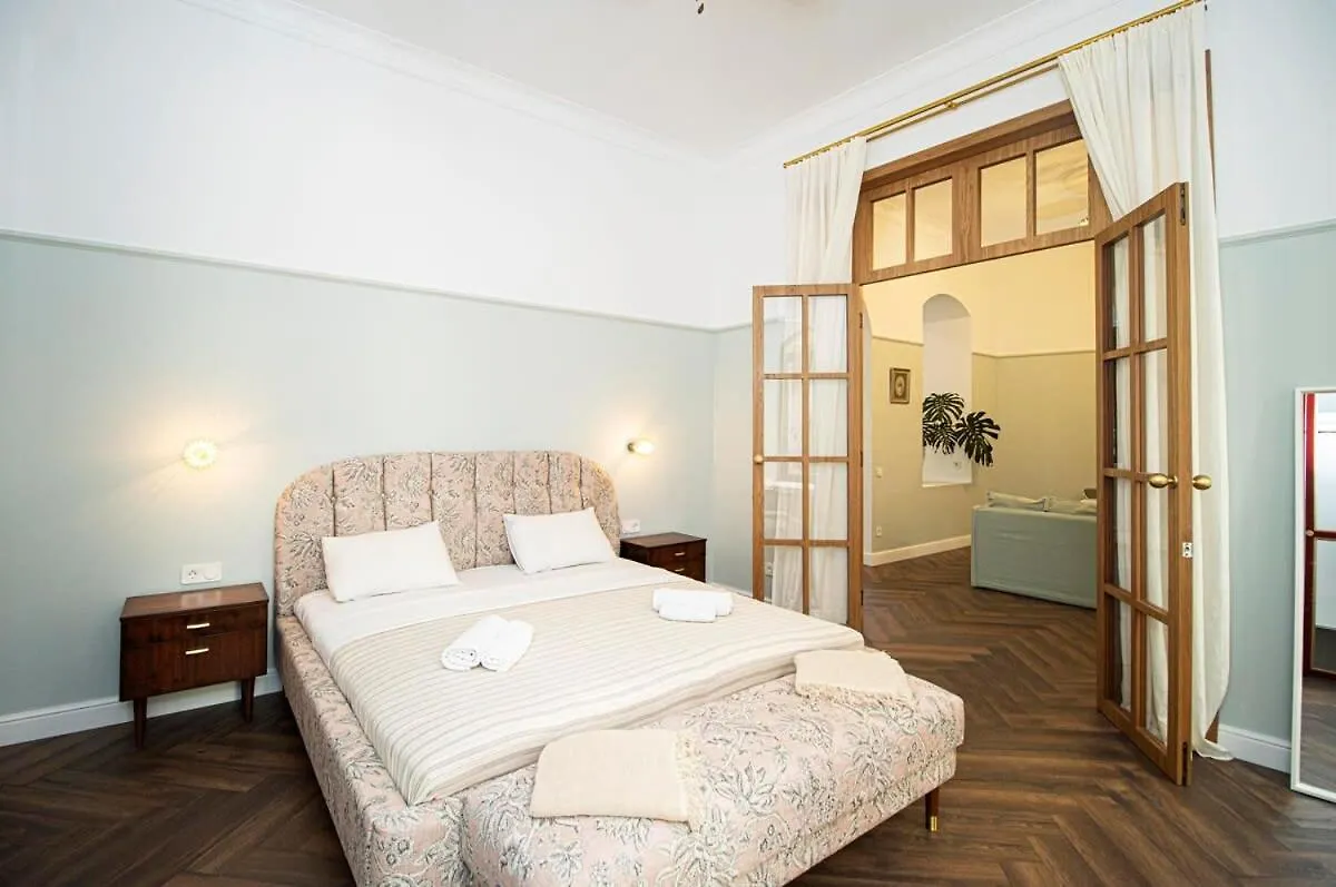 Chic 1Br Sololaki Center Retreat - By Wehost Διαμέρισμα Τυφλίδα